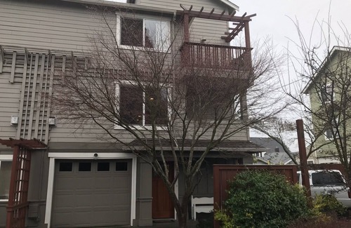 Alki House | Beautiful View Home Alki Beach-West Seattle - 3 bed,3 baths