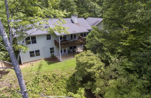 Franklin House | Beautiful Views, Endless views, Spacious home with privacy & hot tub Gem mining