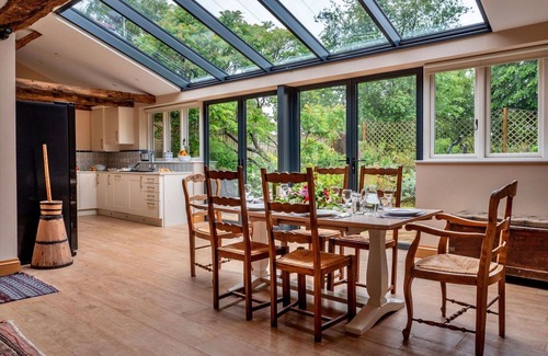 Kingham House | Beautiful villa for 6 people with pool, WIFI and pets allowed