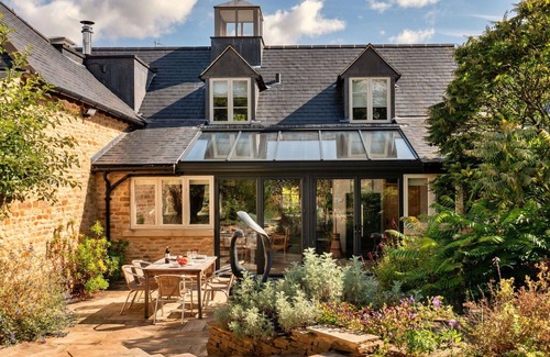 Kingham House | Beautiful villa for 6 people with pool, WIFI and pets allowed