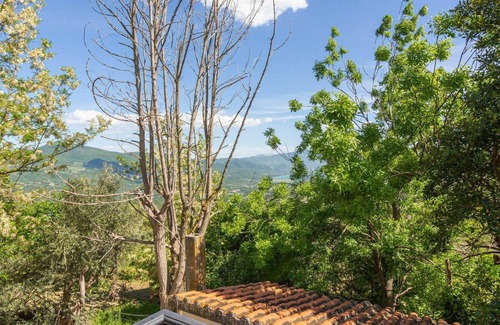 Roccascalegna Villa | Beautiful villa for 8 guests with TV, patio, pets allowed and parking