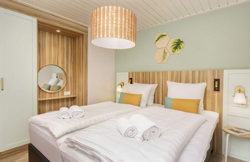 Heijen House | Beautiful villa for 4 guests with WIFI, pool, TV, terrace and parking