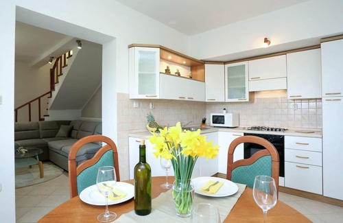 Becici House | Beautiful villa for 6 guests with WIFI, private pool, A/C, TV, terrace and pets allowed