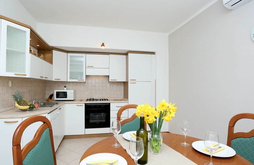 Becici House | Beautiful villa for 6 guests with WIFI, private pool, A/C, TV, terrace and pets allowed