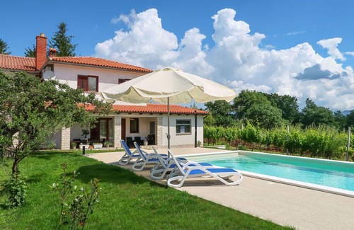 Becici House | Beautiful villa for 6 guests with WIFI, private pool, A/C, TV, terrace and pets allowed