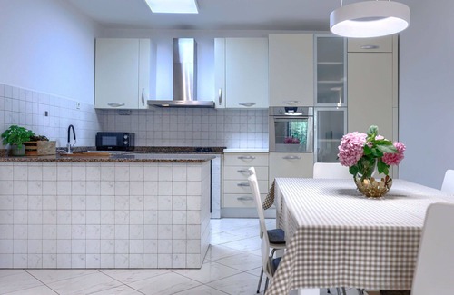 Topid House | Beautiful villa for 6 guests with private pool, WIFI, A/C, TV and terrace
