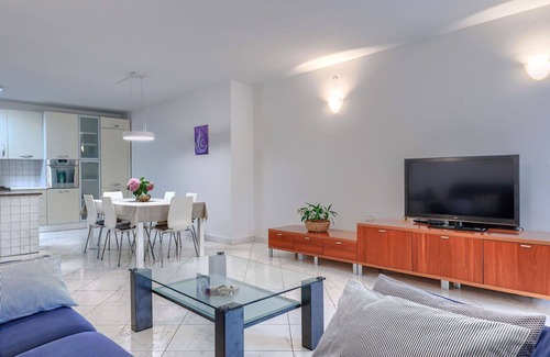 Topid House | Beautiful villa for 6 guests with private pool, WIFI, A/C, TV and terrace