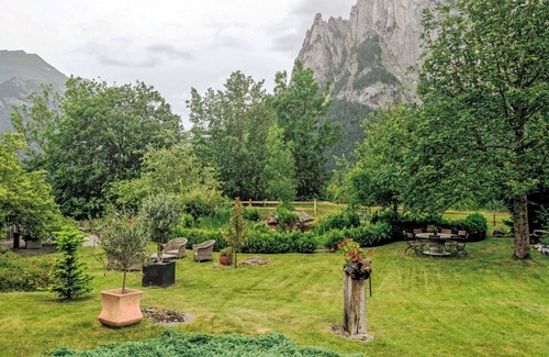 Innertkirchen Villa | Beautiful villa for 2 guests with WIFI, TV, patio and panoramic view