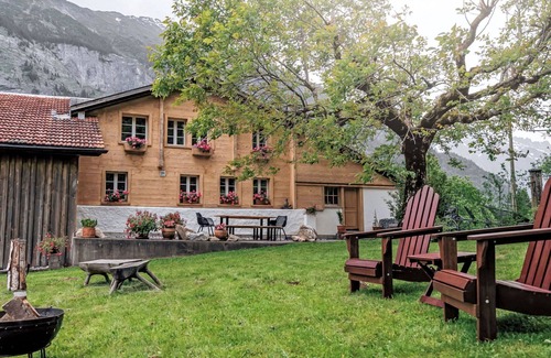 Innertkirchen Villa | Beautiful villa for 2 guests with WIFI, TV, patio and panoramic view