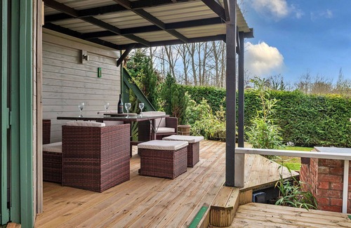 Craven Arms House | Beautiful villa for 2 people with WIFI, hot tub, TV and terrace