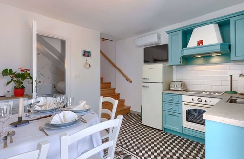 Koromacno House | Beautiful villa for 5 people with WIFI, hot tub, A/C, TV, terrace and pets allowed