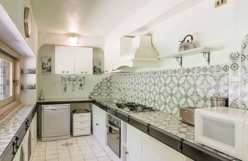 Genazzano Villa | Beautiful villa for 14 people with hot tub, WIFI, A/C, pool, TV and pets allowed