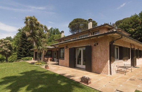 Genazzano Villa | Beautiful villa for 14 people with hot tub, WIFI, A/C, pool, TV and pets allowed