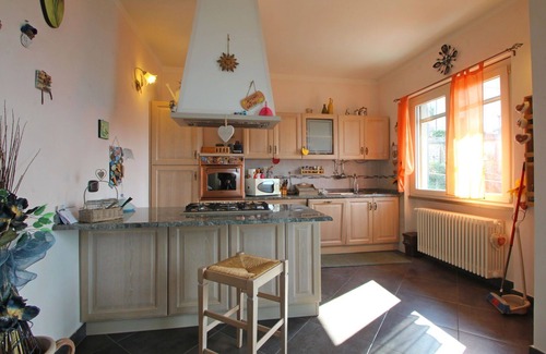 Montignoso Villa | Beautiful villa for 5 people with WIFI, TV, balcony and panoramic view, close to Forte Dei Marmi