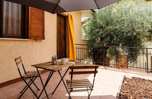 Pompeiana House | Beautiful villa for 3 guests with A/C, WIFI, TV, balcony and pets allowed