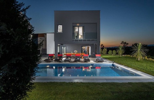 Zemunik Donji Villa | Beautiful Villa Lux, in Dalmatia, with a Pool