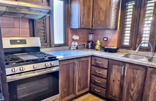 La Joya House | Beautiful villa perfect for a family getaway with POOL AND JACCUZZI