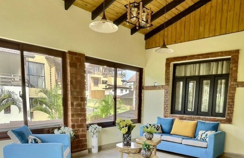 La Joya House | Beautiful villa perfect for a family getaway with POOL AND JACCUZZI
