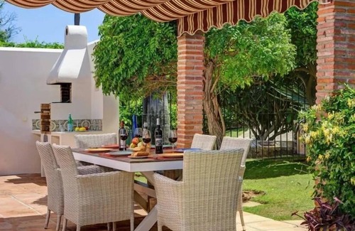 Sotogrande Villa | Beautiful Villa set in a quiet cul-de-sac close to all amenities
