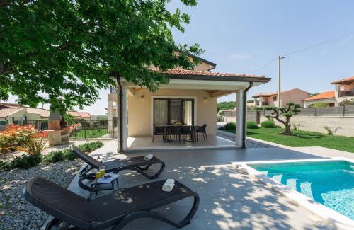 Montizana Villa | Beautiful villa Stefany with pool in Porec