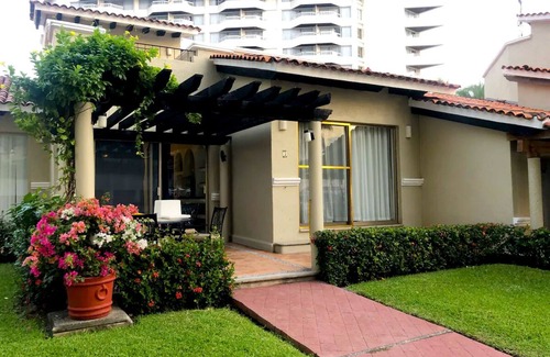 Ixtapa Villa | Beautiful villa steps from the beach/Tesoro Ixtapa