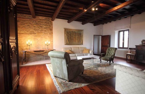 Guzman Villa | Beautiful Villa With An Oasis Of Peace All Around