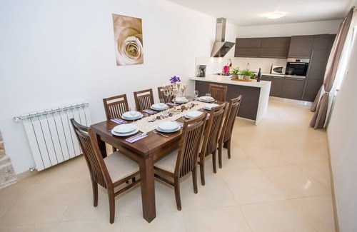 Tinjan House | Beautiful villa with swimming pool, grill, WIfi, free WiFi