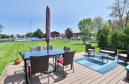 Ramara Cottage | BEAUTIFUL WATER FRONT AND BOATER LOVER