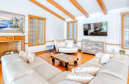 Bermuda Riviera House | Beautiful waterfront home with pool, fast WiFi & W/D - dog-friendly