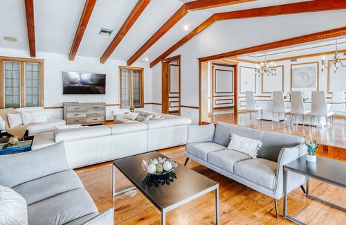 Bermuda Riviera House | Beautiful waterfront home with pool, fast WiFi & W/D - dog-friendly