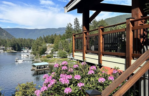 Madeira Park House | Beautiful waterfront home with private dock, fire pit and hot tub