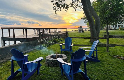 Town of Essex House | Beautiful Waterfront Lake House in the Heart of Epic Wine Country