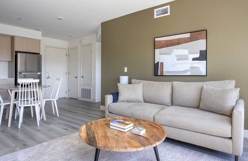 Mar Vista Apartment | Beautiful West LA 1BR w/Rooftop & Gym, nr Restaurants, by Blueground