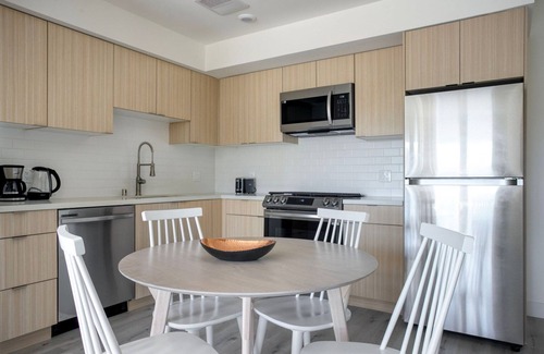 Mar Vista Apartment | Beautiful West LA 1BR w/Rooftop & Gym, nr Restaurants, by Blueground
