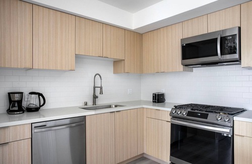 Mar Vista Apartment | Beautiful West LA 1BR w/Rooftop & Gym, nr Restaurants, by Blueground