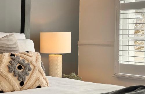 Windsor House | BEAUTIFUL WINDSOR COTTAGE, AMAZING LOCATION, The Castle, Ascot, Legoland, Free Parking Super Close