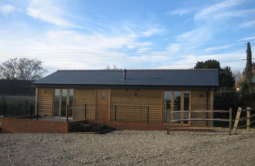 Maidstone Cabin | Beautifull log cabin set on a working farm in the heart of the Kent Countryside