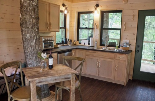 Zirconia Cabin | Beautifully Crafted Tajar Treehouse near Tuxedo Falls