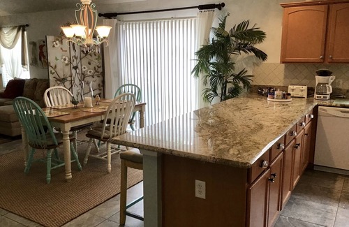 Hadley House | BEAUTIFULLY Decorated Dog Friendly Villa w/GAS GOLF CART!
