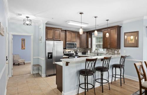 Central Myrtle Beach Apartment | Beautifully Decorated 3 BR,2 Bath Condo, First floor wth Walk in Shower! Located in Golf Community