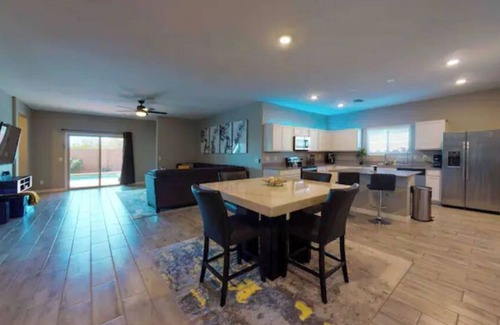 Maricopa House | Beautifully decorated new build home w/POOL!