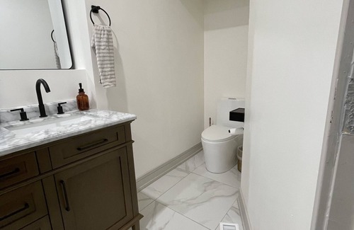 Bronzeville Apartment | Beautifully Furnished 2BD Apartment