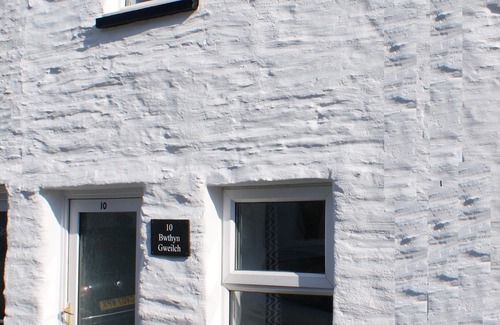 Machynlleth Cottage | Beautifully renovated two bedroom cottage in the heart of the Dyfi Valley