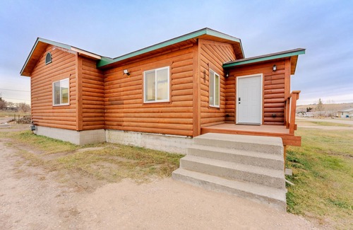 Great Falls Cabin | Beautifully renovated cabin gives the woodsy feel with city convenience.