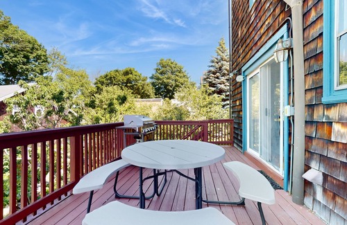Gloucester House | Beautifully renovated home walk to boulevard, town & train
