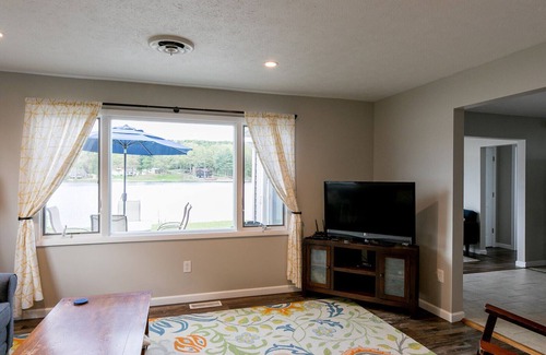 Cadillac Cottage | Beautifully Renovated Lakefront Cottage