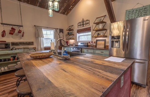 Mars Hill House | Beautifully renovated Horse Stable on 14 mountain acres walking distance to town