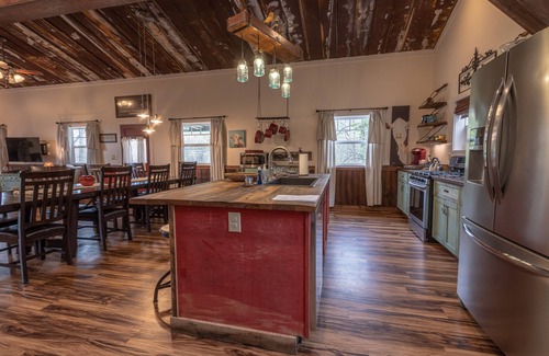 Mars Hill House | Beautifully renovated Horse Stable on 14 mountain acres walking distance to town