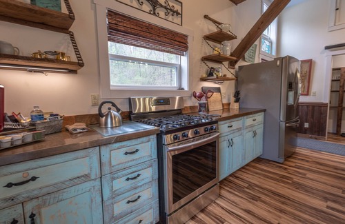 Mars Hill House | Beautifully renovated Horse Stable on 14 mountain acres walking distance to town