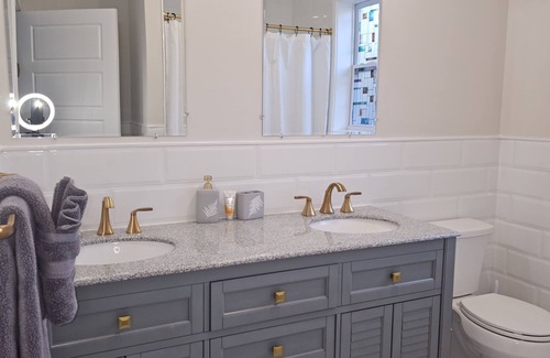 Eastside House | Beautifully renovated townhouse located in the charming city of Savannah, GA.